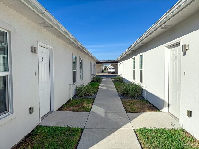 Building Photo - 17 Puffin Ave