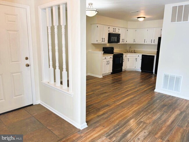 Building Photo - 24 Pickwick Pl