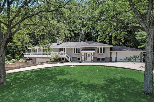 Building Photo - N43W27445-W27445 Capitol Dr