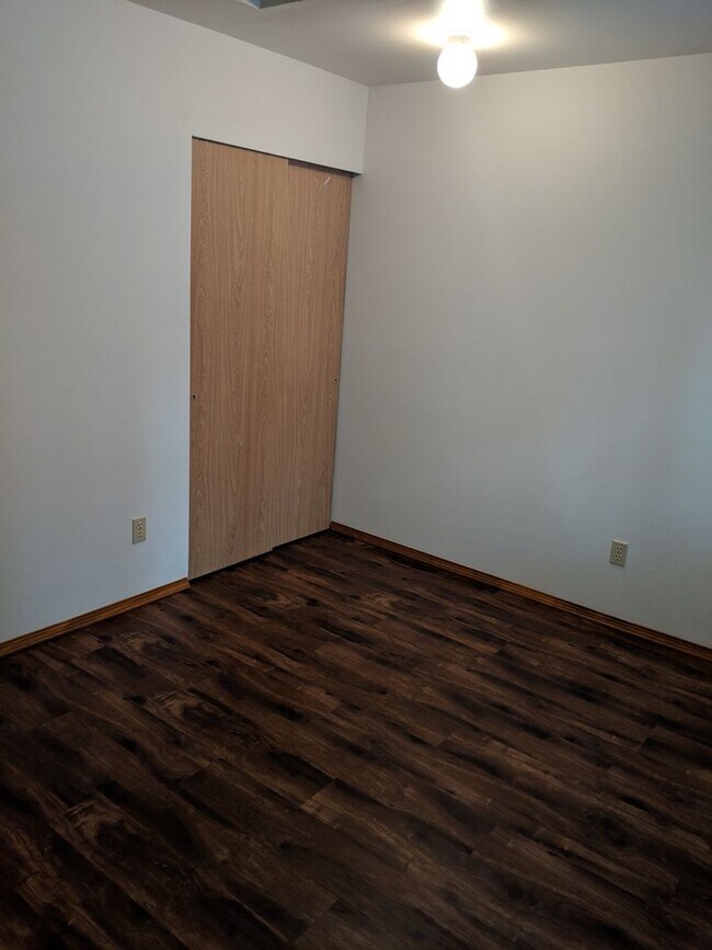 Building Photo - STUDIO WITH BONUS STORAGE