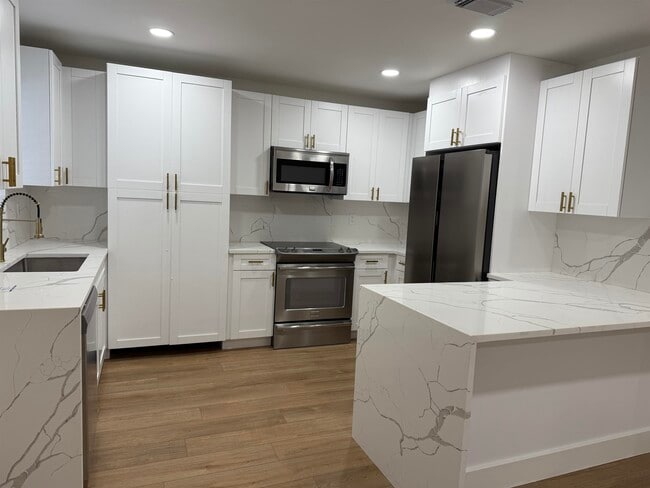 Building Photo - 446 Casuarina Cir