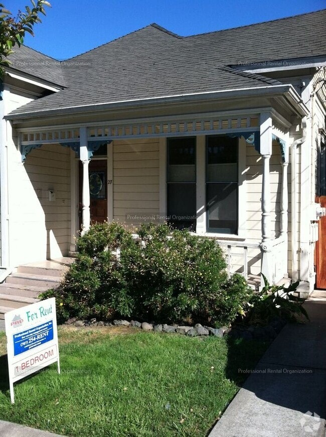 Building Photo - "Coming Soon" -One bedroom Gem in Heart of...