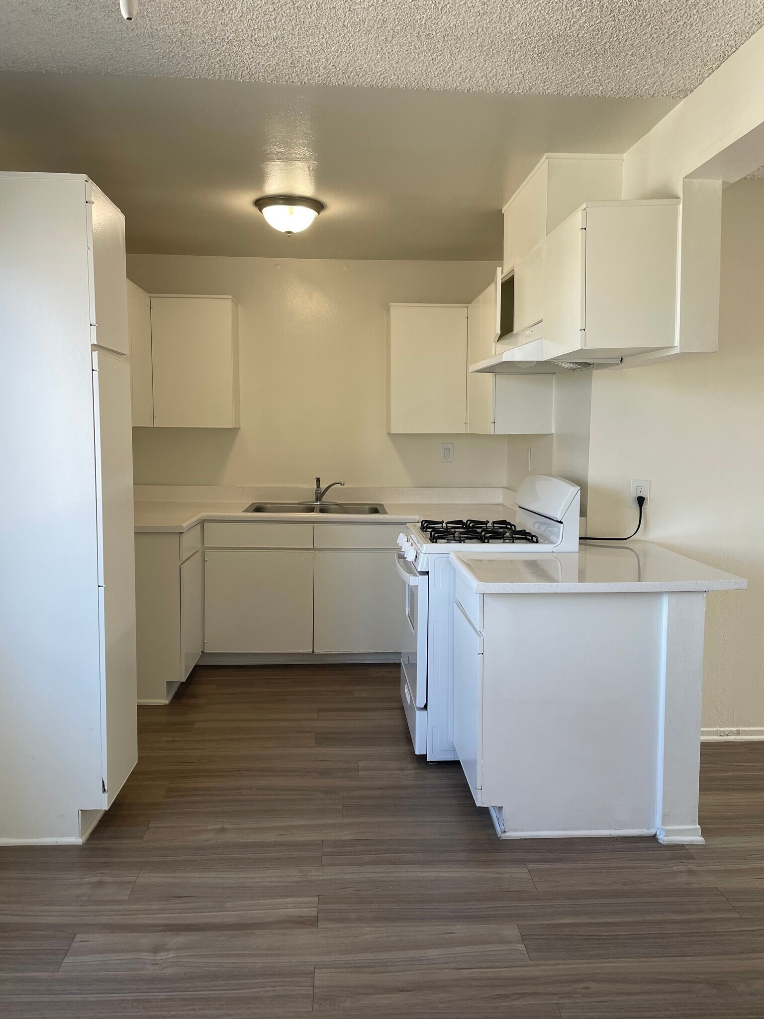 Full Kitchen View - 3155 Rosecrans Ave