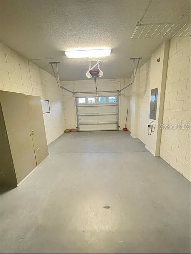 Building Photo - 16525 Outter Grv Aly