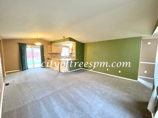 Building Photo - 3 br, 2 bath House - 1233 E Carter St