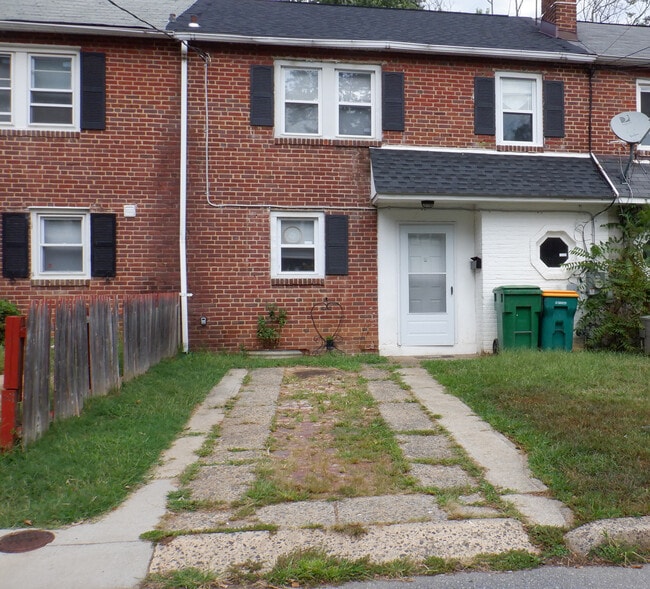 Primary Photo - 12 S Pennewell Dr