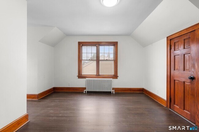 Building Photo - 37 Byrneside Ave