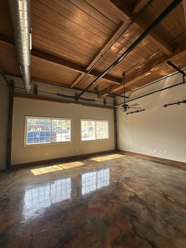 Building Photo - 1 Bedroom 1 Bathroom Apartment in Red Lion, PA