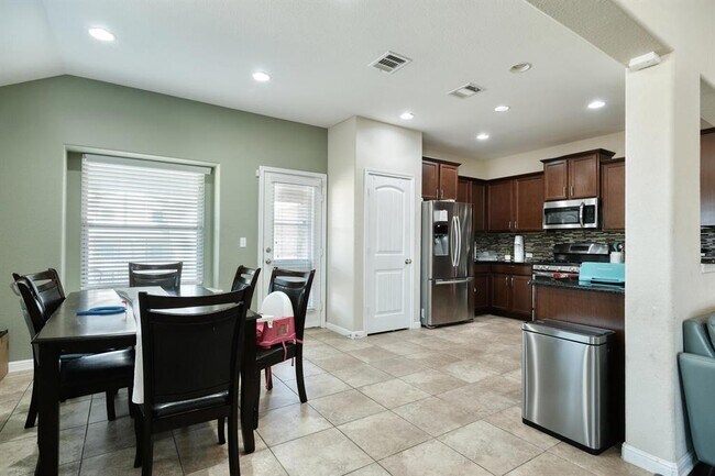 Building Photo - 413 Alsatian Ln