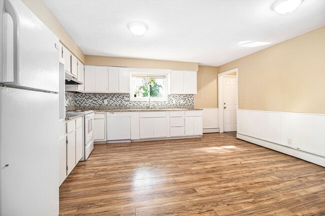 Building Photo - 392 Firwood St