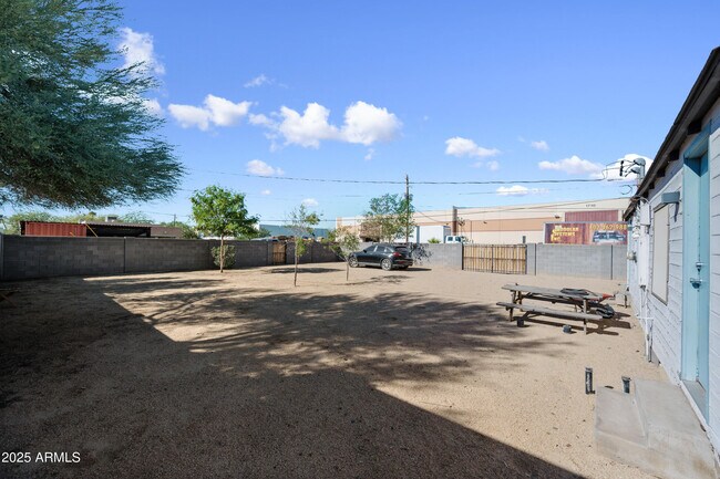 Building Photo - 438 N 17th Ave