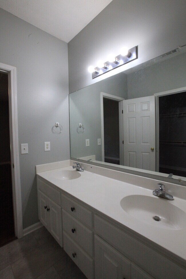 Building Photo - 2105 Academy Way
