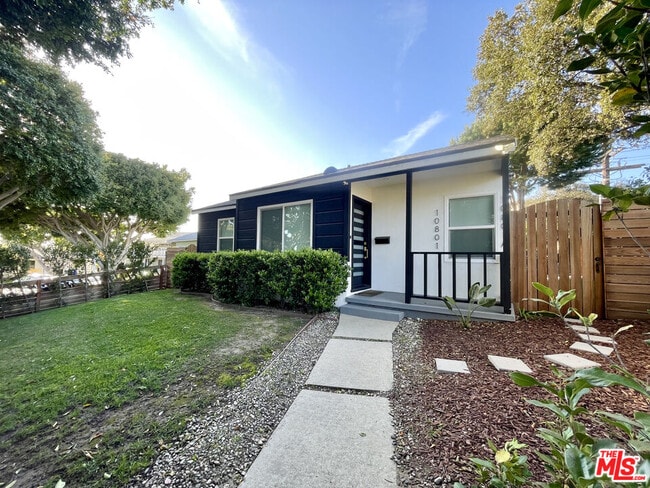 Primary Photo - 10801 Galvin St