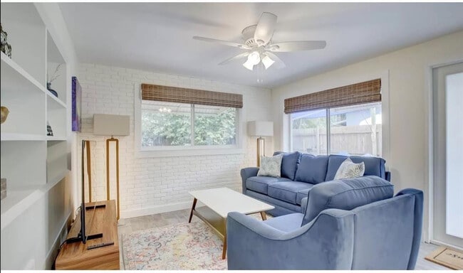 Building Photo - 501 SW 11th St