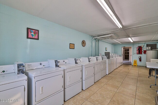 Building Photo - 2711 N Halifax Ave