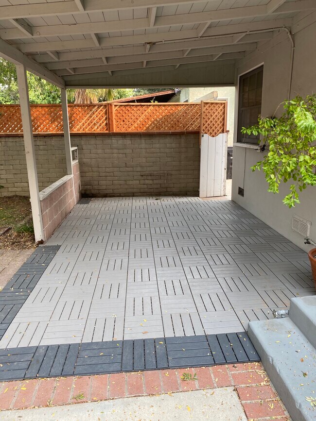 Covered Patio - 5243 Wilkinson Ave