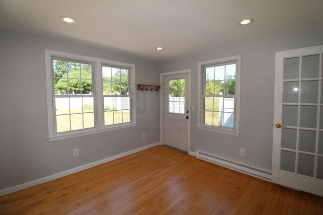 Building Photo - 4 Robin Ln