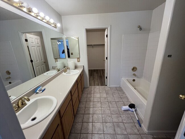 Building Photo - 1324 W 111th Pl