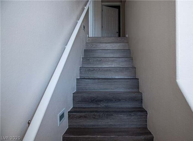 Building Photo - Northwest 3 bed, Lots of Amenities!