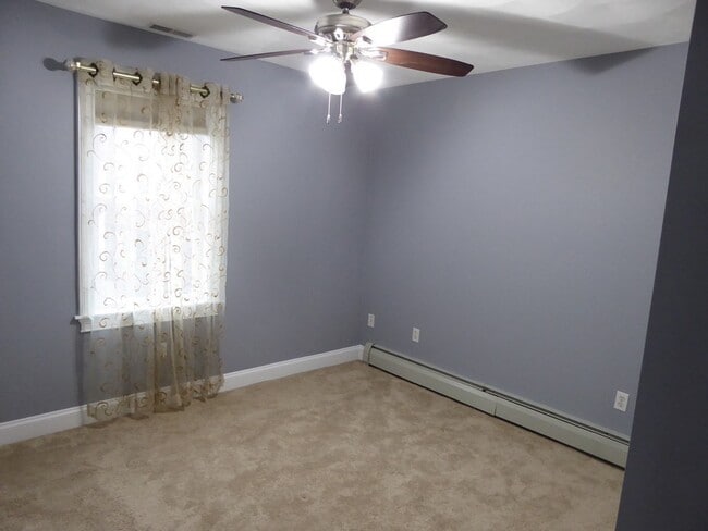 Building Photo - 56 Baxter St