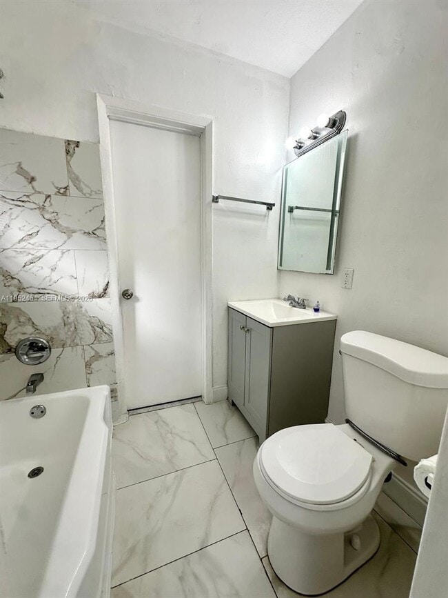 Building Photo - 600 SW 16th Ave