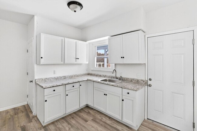 Building Photo - 398-400 N. Maple Ave