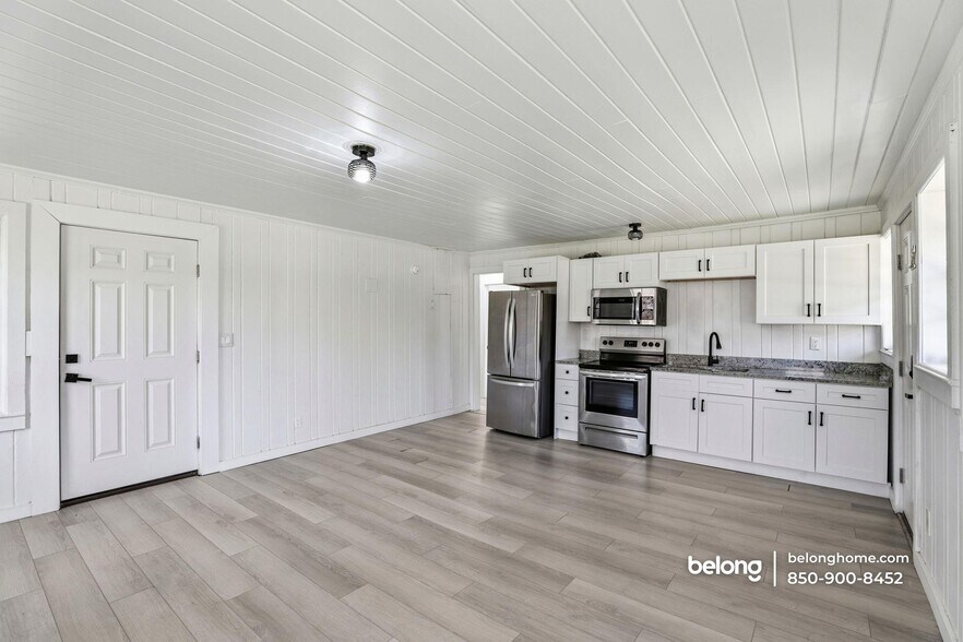 Building Photo - 16079 SE Janet St