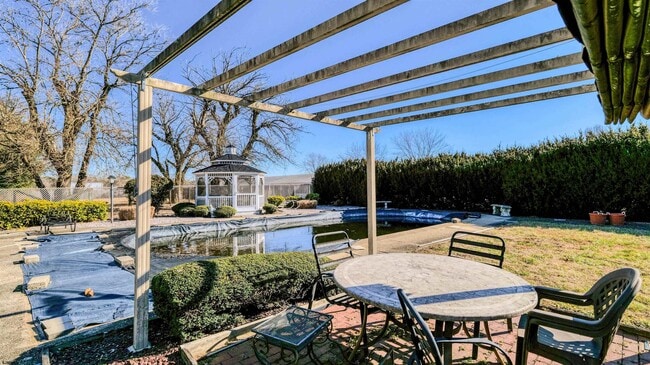 Building Photo - 549 Tuckahoe Rd