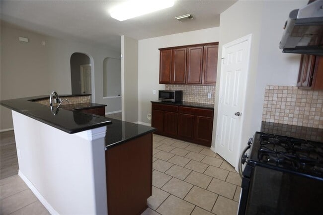 Building Photo - 5547 Linden Rose Ln
