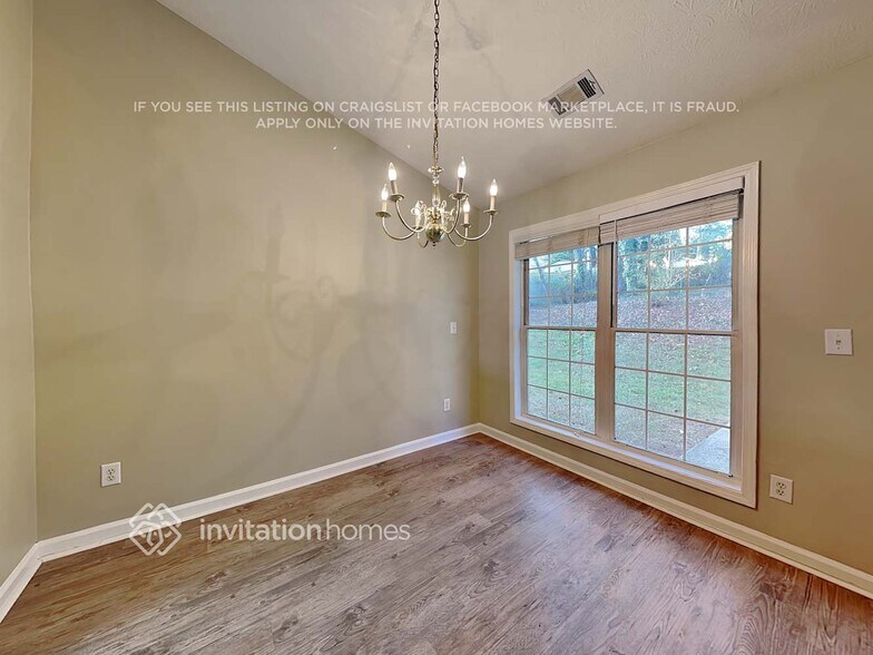 Building Photo - 2825 Maple Vista Ln SW