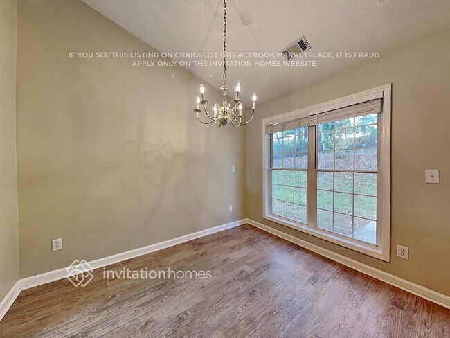 Building Photo - 2825 Maple Vista Ln SW