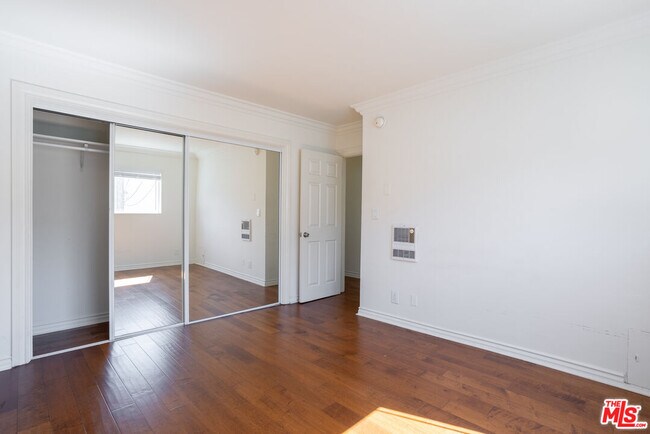 Building Photo - 2616 5th St