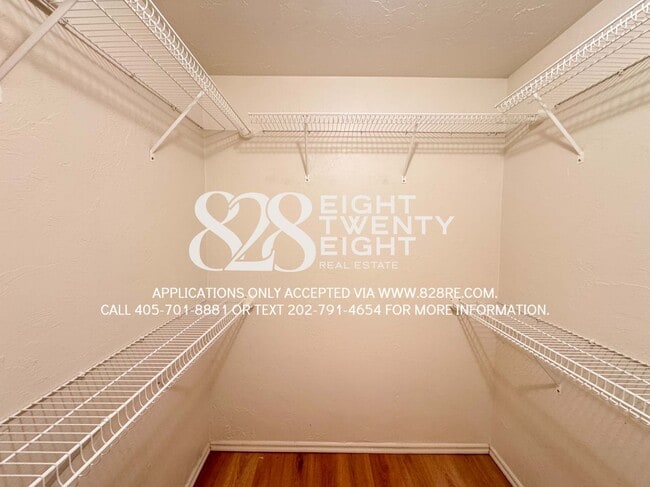 Building Photo - 1919 Leeds Ln