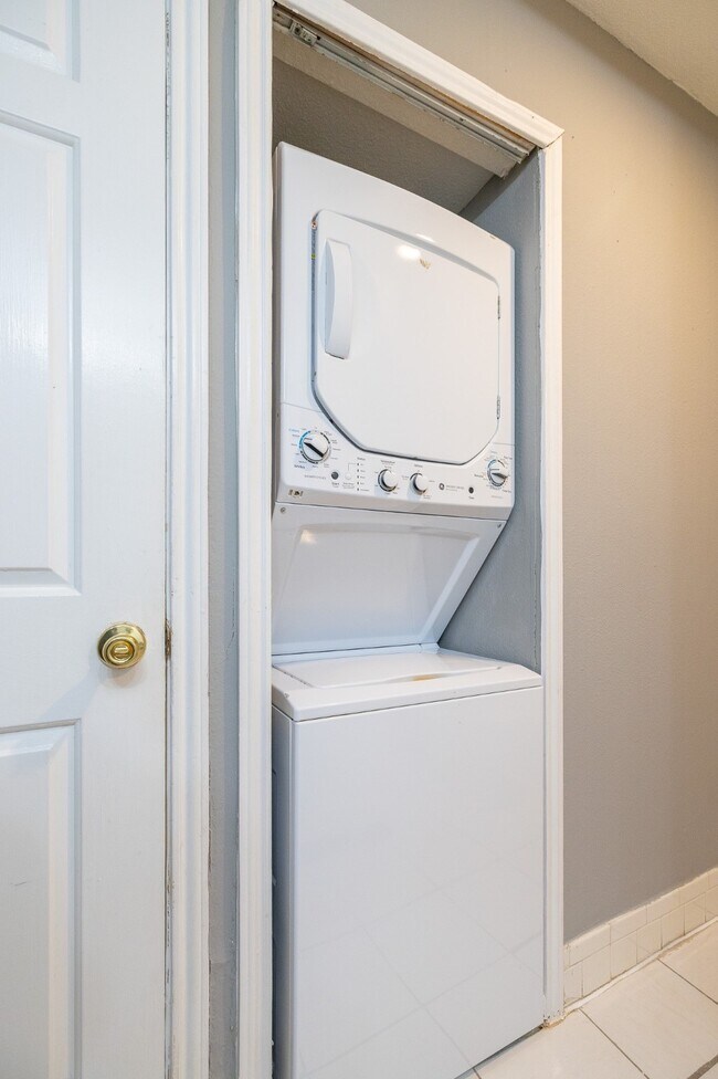 Building Photo - 14600 Fonmeadow Dr