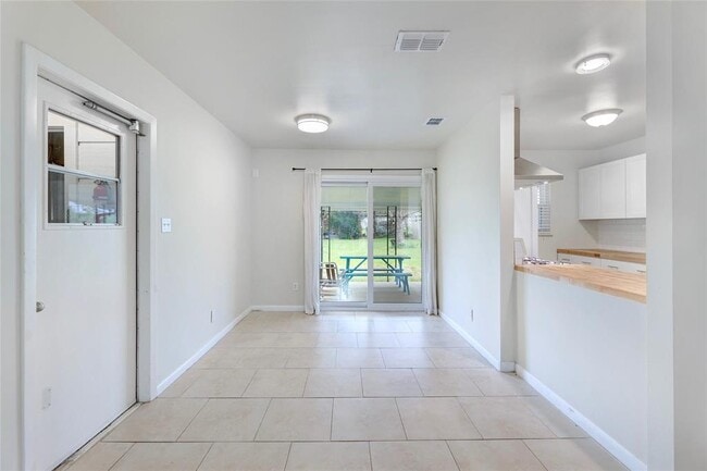Building Photo - 2713 Friar Tuck Ln