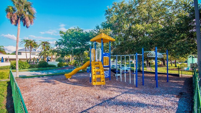 Building Photo - 2 bed 2 bath Turnkey Yearly Rental – Water...