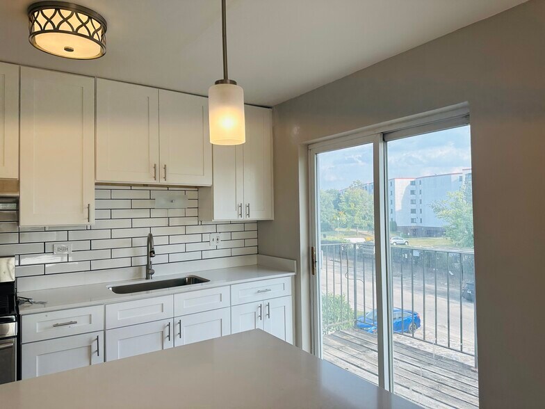 Building Photo - 406 Inland Dr