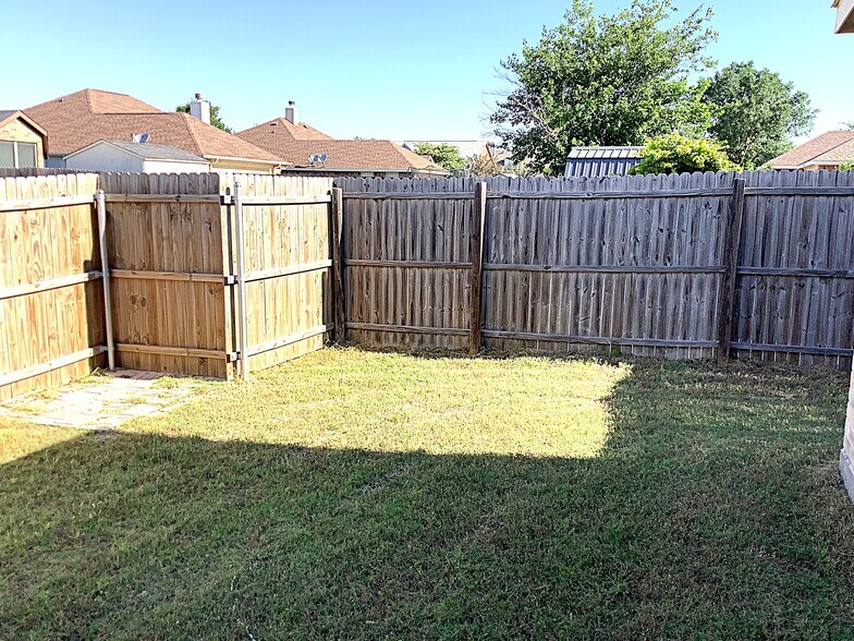 Building Photo - 115 Clover Leaf Ln