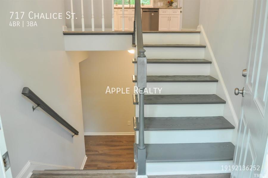 Building Photo - 717 Chalice St