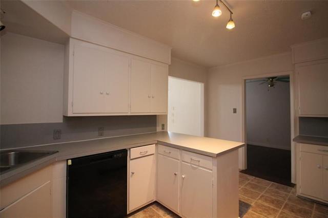 Building Photo - 5828 Locke Ave