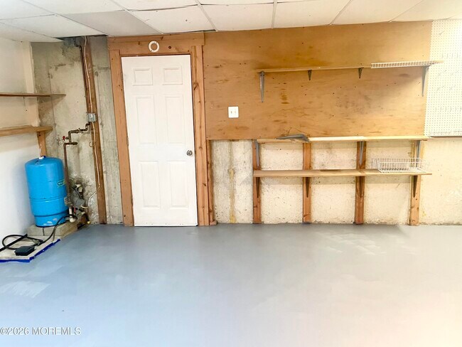 Building Photo - 220 Middie Ln