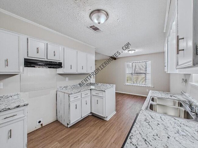 Building Photo - 25 Del Tara Dr