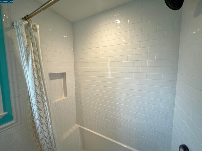 Building Photo - 1091 Alamo Ct