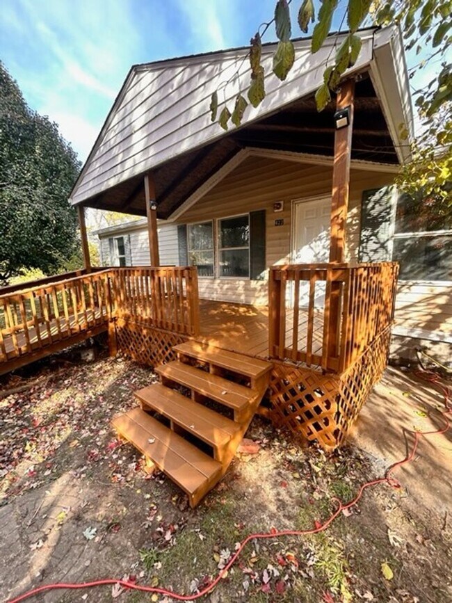 Building Photo - 422 N 4th Ave