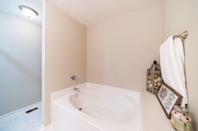 Building Photo - Gorgeous Home in Odenville! Fresh, Modern ...