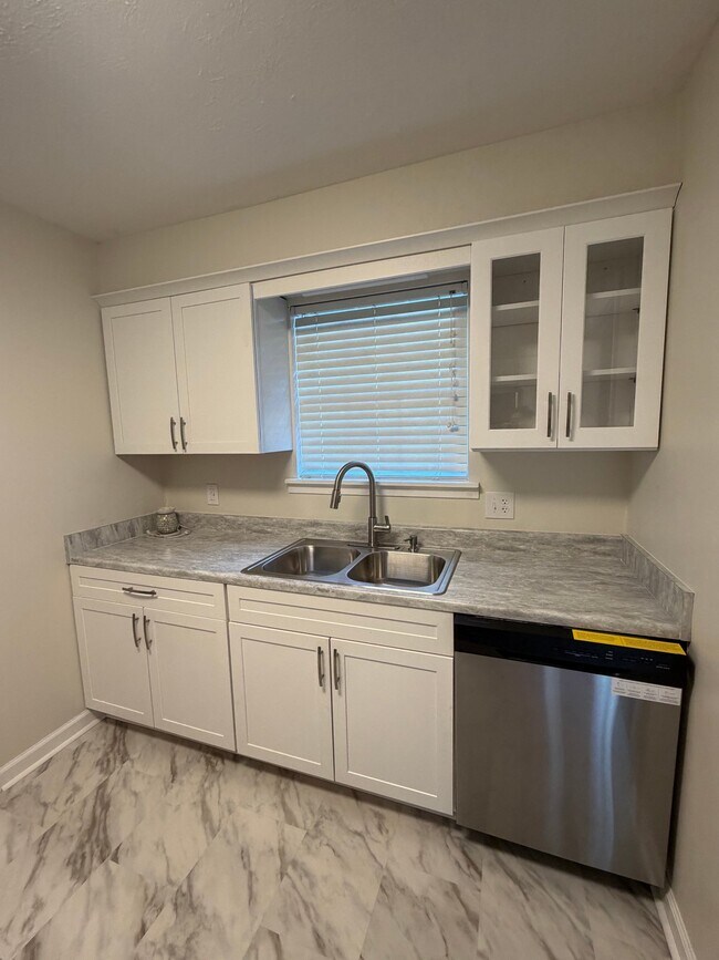 Building Photo - 3633 Thomasville Rd