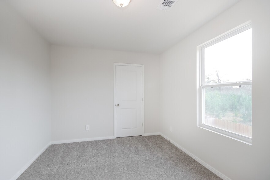 Building Photo - 15654 Briar Forest Dr