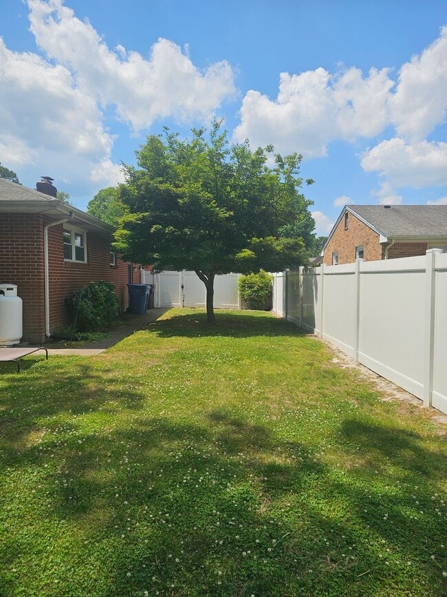 Building Photo - 309 Lenore Trail