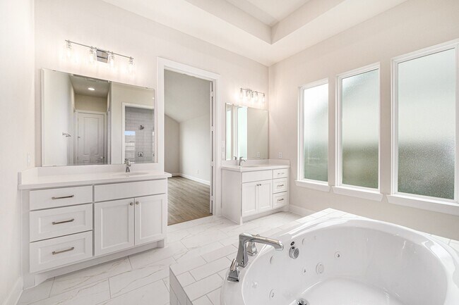 Building Photo - 3515 Lauriston Dr