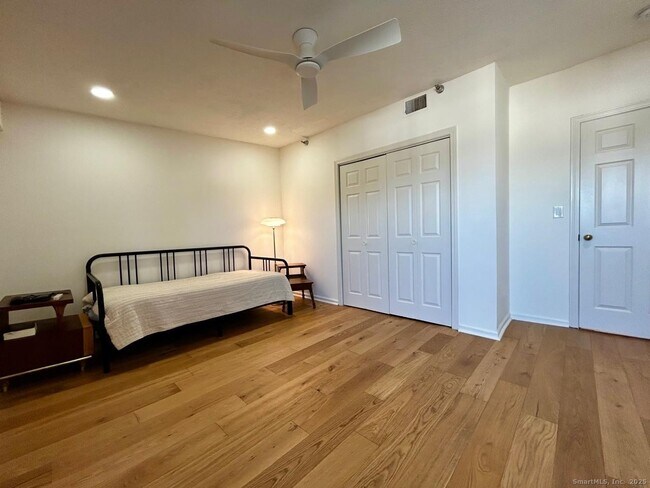 Building Photo - 234 S Main St